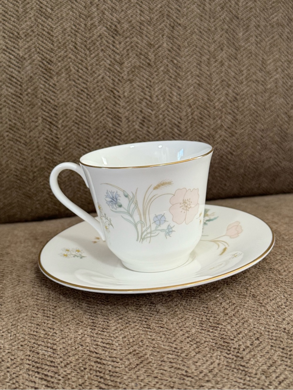 Royal Doulton Flirtation English fine bone china teacup and saucer set